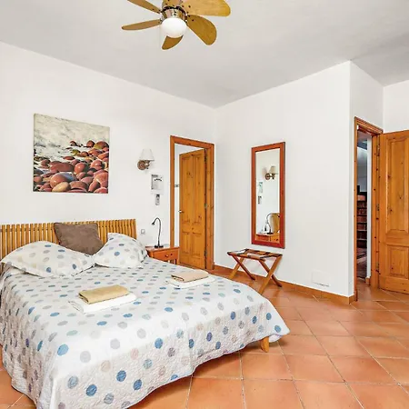 Llucasaldent Menor By Plus Villa