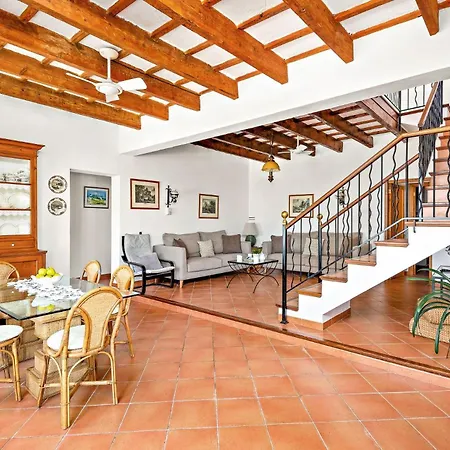 Llucasaldent Menor By Plus Villa